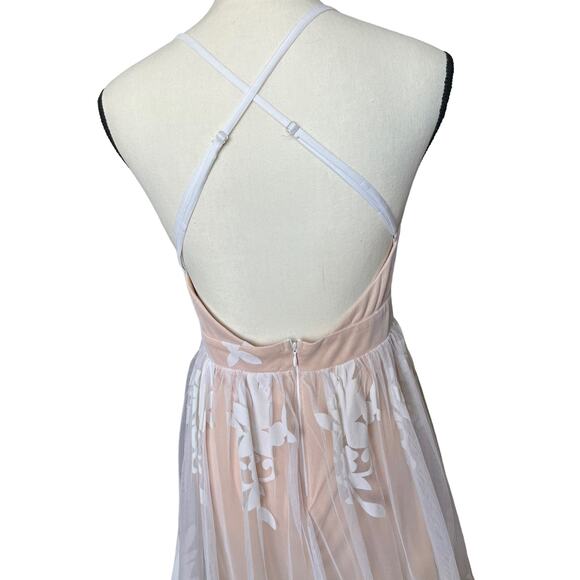 LUXXEL White Lace Sleeveless V Neck Side Slit Maxi Dress Size Medium - Picture 7 of 11